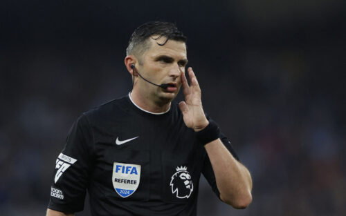 Michael Oliver dømmer normalvist i Premier League.