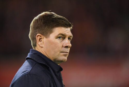 Steven Gerrard risikerer at miste sit job.