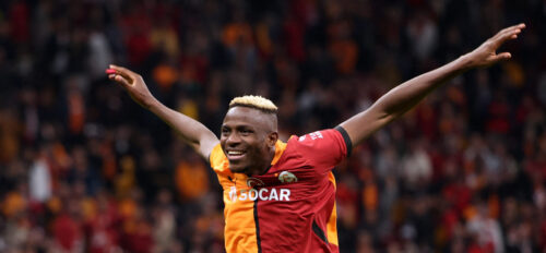 Victor Osimhen er glad i Galatasaray. Så glad, at han vil blive i klubben, selvom flere klubber byder sig til og har interesse i angriberen.