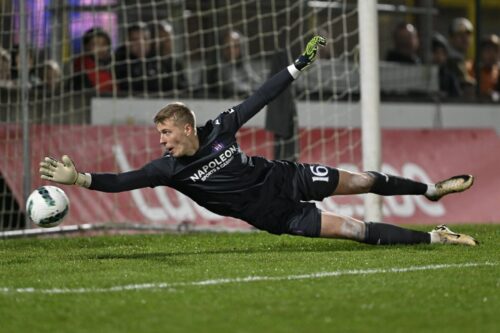 Den belgiske traditionsklub Anderlecht har i de senere år haft betydeligt dansk islæt. I den seneste uge stoppede så først én dansker i klubben, inden en anden fik debut.