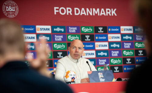 Den danske landstræner Brian Riemer skal tirsdag udtage sin landsholdstrup før Nations League-kvartfinalerne mod Portugal.