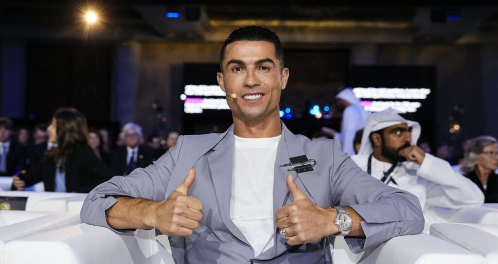 Cristiano Ronaldo har været rygtet til flere storklubber og sågar tilbage til Premier League. Ifølge flere medier er fremtiden nu på plads.