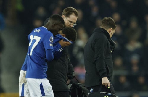 Iliman Ndiaye forlod banen i gråd i Merseyside Derby.