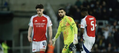 Én af Arsenals spillere får hård kritik efter holdets nederlag til Newcastle, der sender dem ud af Carabao Cuppen.