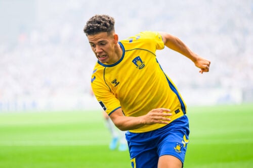 Clement Bischoff kan stadig skifte Brøndby ud med Premier League.