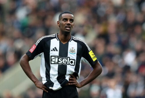 På én måde kan Alexander Isak blive i Newcastle.