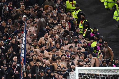 En PSG-fan blev smidt ud af Anfield.