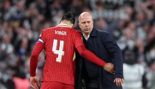 Arne Slot måtte overvære Liverpool tabe søndag aften mod Newcastle i Carabao Cup-finalen på Wembley Stadium.