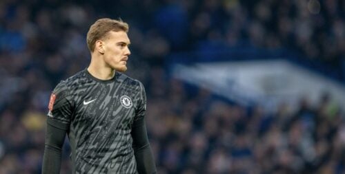 Filip Jörgensen er blevet fravalgt til den kamp, Chelsea skal spille imod Arsenal. Danskeren starter på bænken til opgøret.